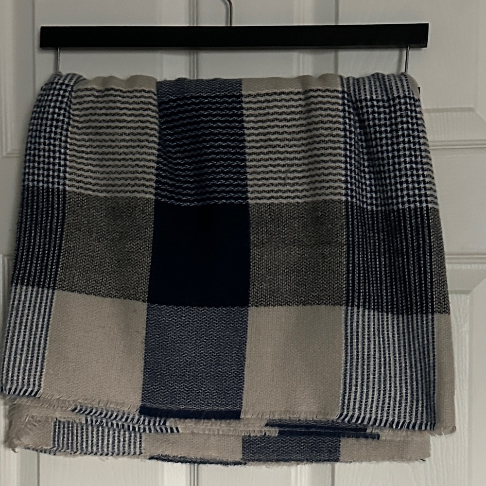 Elegant Navy Blue, Gray, and Cream Checkered Scarf